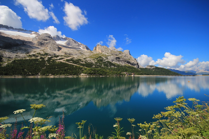 tree, scenics, valley, plant, hill, tourism, tranquil Scene, vacations, green, nature, 1080P, formation, rock - Object, forest, non-urban scene, reflection