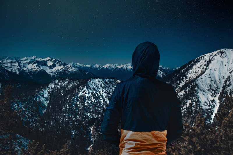 outdoors, solitude, clothing, cold temperature, leisure activity, looking at view, mountains, copy Space, travel, sky, hooded, beauty in nature, mountain