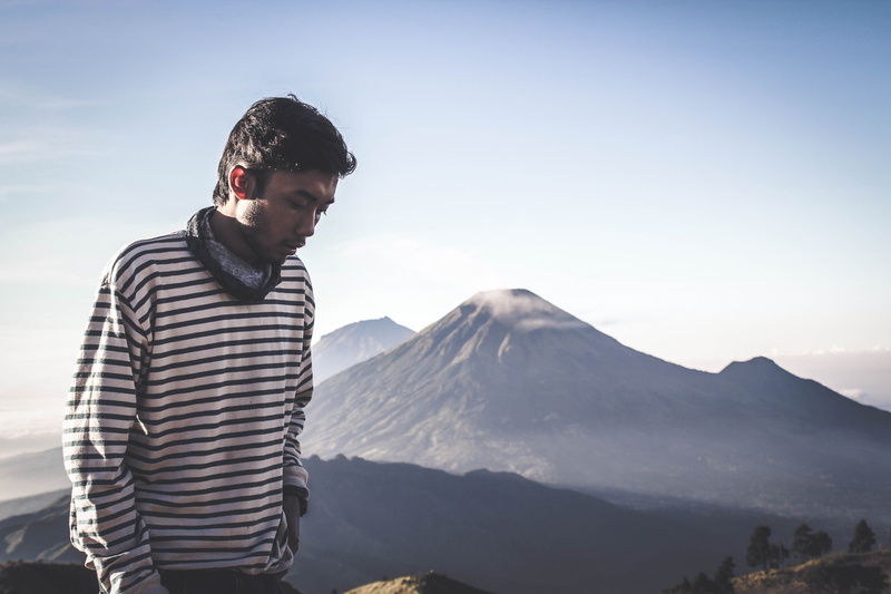 one person, young adult, front, black, wearing, young men, photography, outdoors, day, mountain peak, beauty in nature, nature, person, sweatshirt, casual clothing