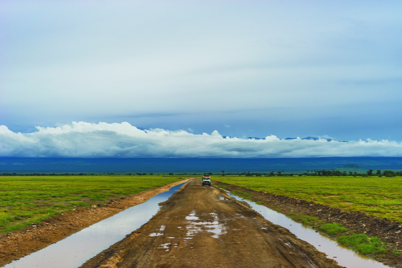 dirt, no people, water, sky, 5K, field, mountain, gravel, tranquility, outdoors, landscape, cloud - sky, safari, van, mount kilimanjaro, flooded, fog