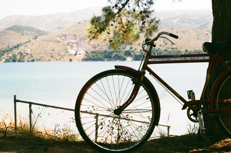 mode of transportation, sea, rust, non-urban scene, stationary, 2K, land, bike, nature, transportation, wheel, beauty in nature, focus on foreground, kefalonia