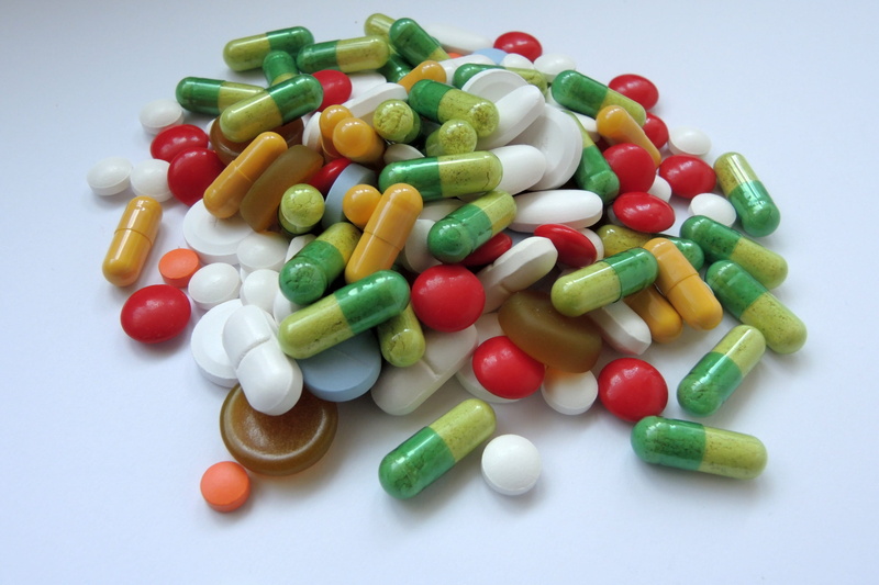still life, medicine, multi colored, tablets, vitamins, red, healthcare and medicine, excess, the disease, abundance, food and drink, variation, directly above