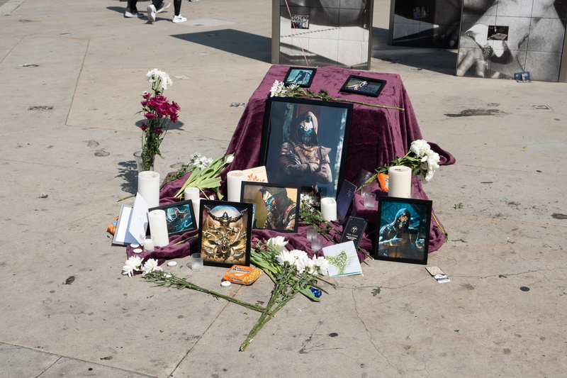 tabletop, male likeness, jar, architecture, choice, nature, black, variation, dead, vase, los angeles, plant, memorial, flora, video game, 5K, los angeles convention center