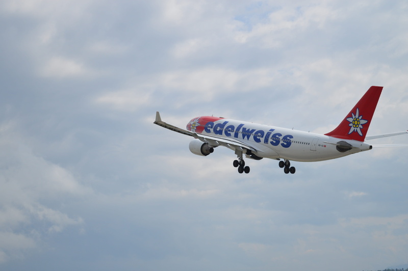 motion, side view, el prat, aerospace industry, outdoors, nature, Travel, Airbus, journey, cloud - sky, fly, mode of transportation, business, single object