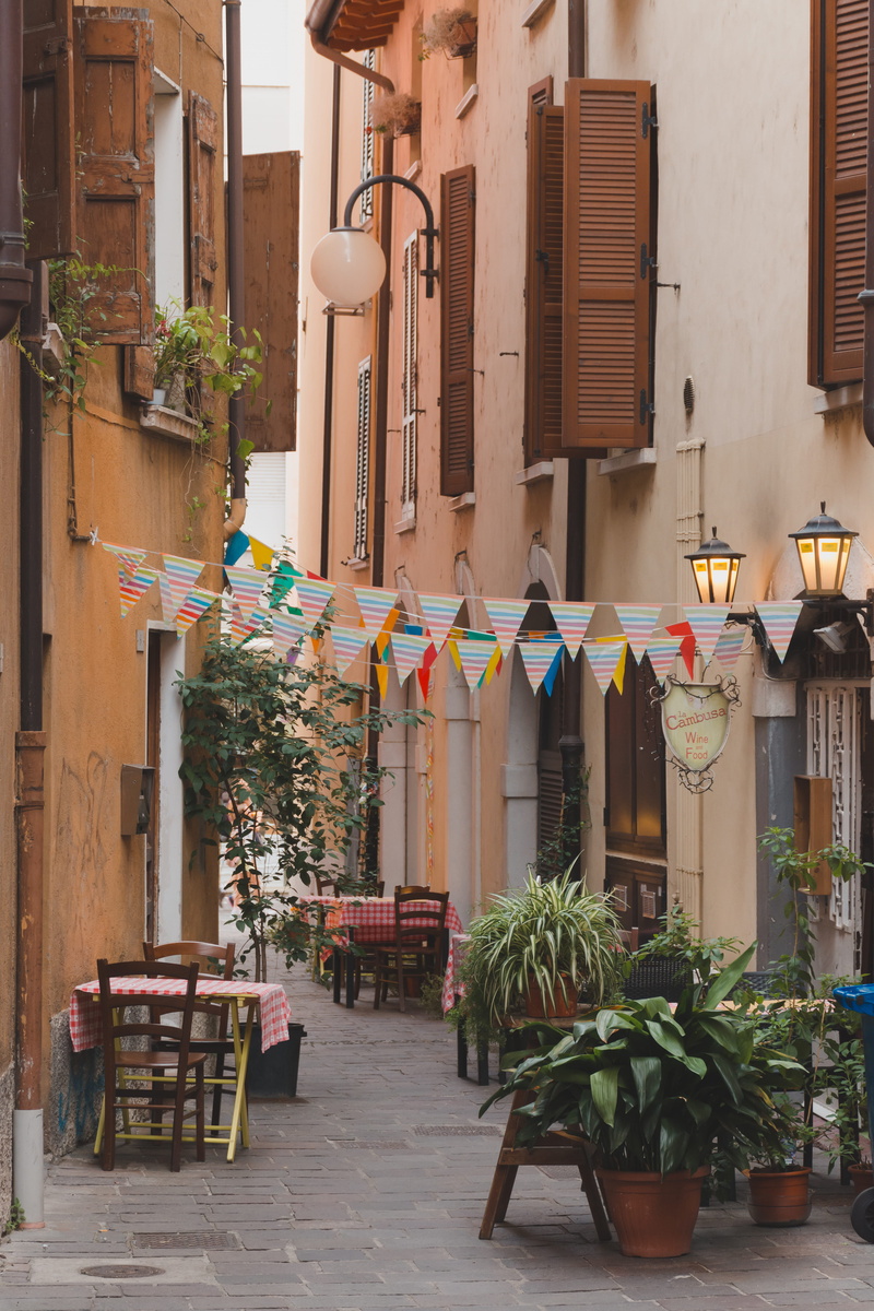plant, no people, italy, potted plant, flower pot, built structure, 5K, day, lighting equipment, residential district, building, alley, city, chair, outdoors