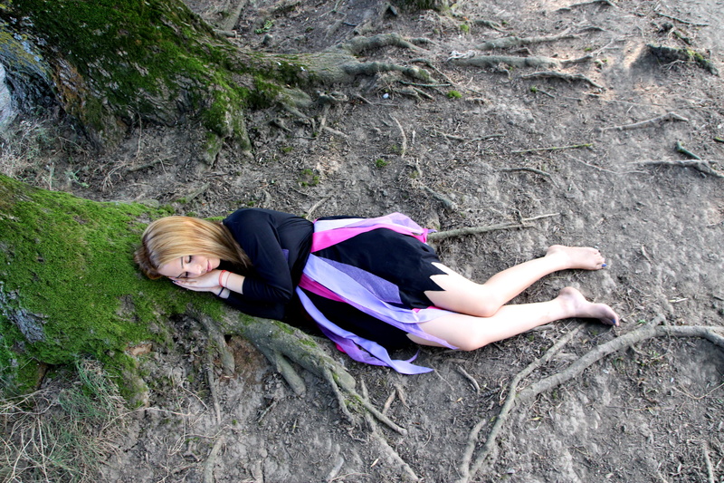 lifestyles, fairy, adults only, roots, only women, sleep, green tree, full length, rock, pre-adolescent child, green, hairstyle, outdoors, high angle view