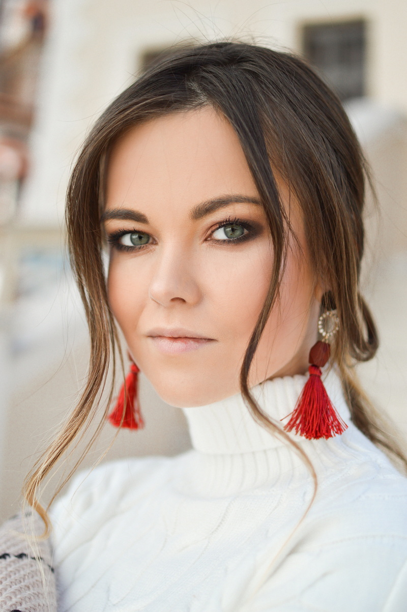 outdoors, woman, sweate, portrait, hair, 5K, young women, turtleneck, headshot, adult, model, looking at camera, young adult, top, female, scarf, women