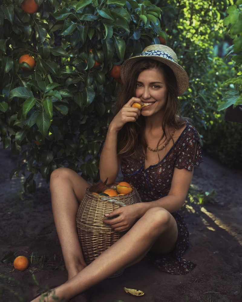 sitting, smiling, women outdoors, model, David Dubnitskiy, fruit, hat, 720P