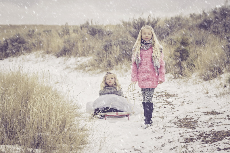 fun, winter, girl, leisure activity, outdoor, siblings, females, snow, cold, field, happiness, girls, lifestyles, wearing, family, women, nature, 5K, two