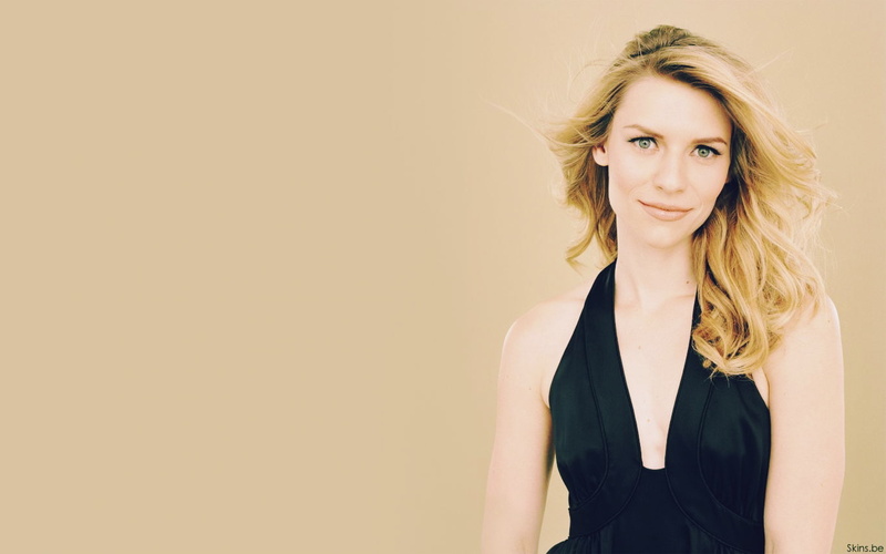 long hair, portrait, Claire Danes, celebrity, simple background, actress, women, 720P, smiling, blonde