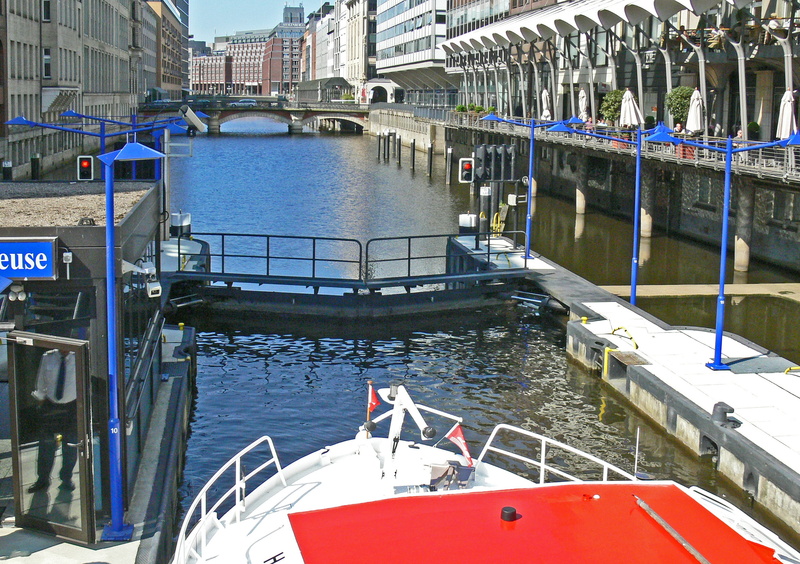 nature, built structure, building exterior, city hall lock, center, the direction of the port, outside catering, lock, view, mode of transportation, nautical Vessel