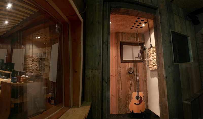 no people, rehearsal room, absence, Music, domestic room, open, wood - material, mixer, door, wall, brown, beside, built structure, table, entrance, ceiling