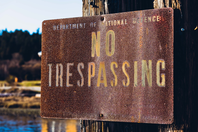 communication, rusty, defence, no trespassing, day, nature, non-western script, old, no people, 5K, national, prohibited, close-up, guidance, department
