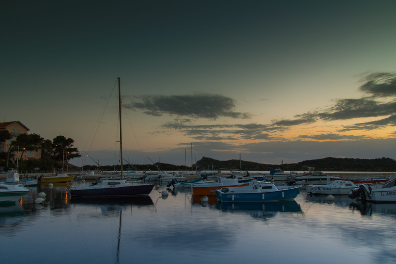 tourism, cloud - sky, sky, waterfront, boat, harbor, france, sailboat, mode of transportation, beauty in nature, ile paul ricard, water, mast, var, moored
