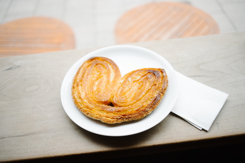 snack, gourmet, sweet food, table, 4K, heart shape, food And Drink, emotion, wood - material, food, baked, indulgence, no People, indoors, still life