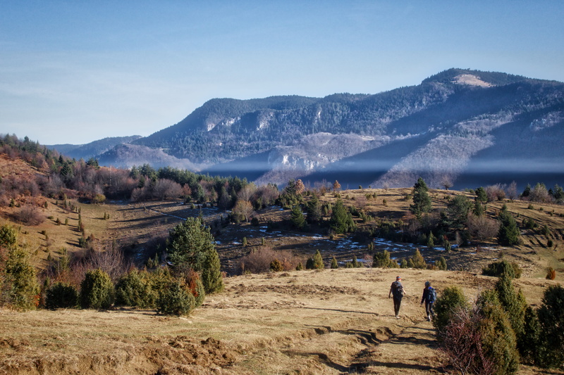 outdoors, 5K, beauty in nature, plant, scenics - nature, hiking, tree, men, mountain range, motka, highland, day, people, tranquil scene, autumn, sky