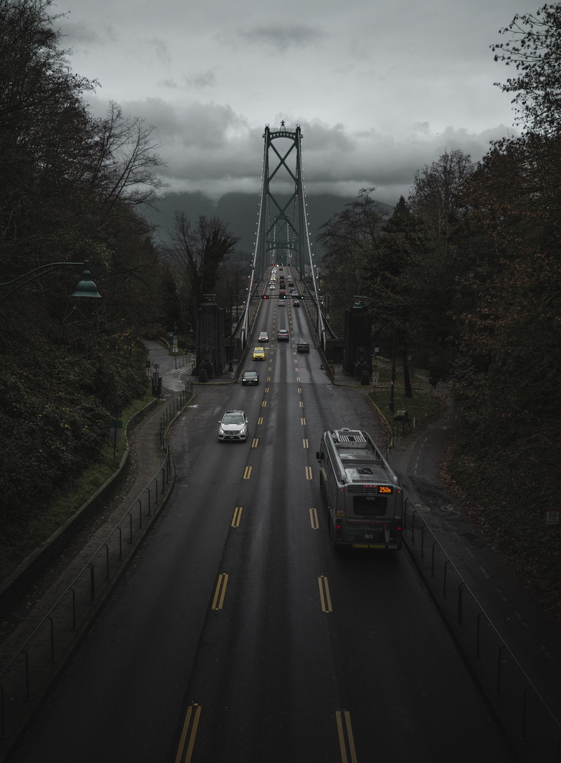 passing, land vehicle, road, diminishing perspective, urban, outdoors, transportation, motor vehicle, direction, tarmac, dividing line, marking, vehicle