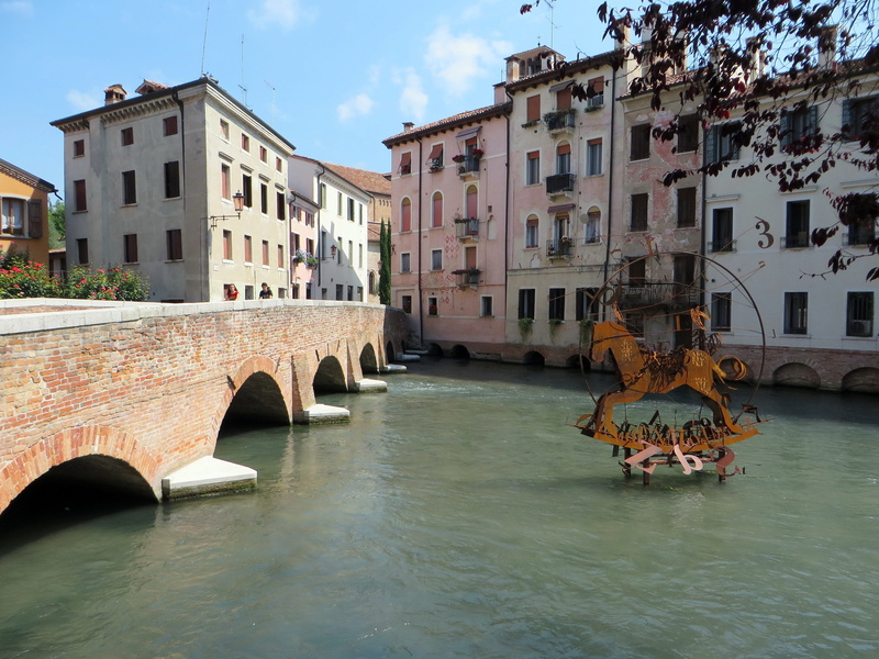 nature, outdoors, building exterior, canal, 4K, water, architecture, bridge - man made structure, treviso, statue, water courses, arch bridge, cloud - sky