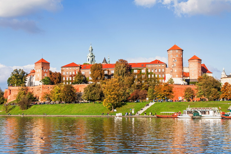trees, hill, Wisla, river, Wawel Royal Castle, Wawel castle, Wawel, Krakow, boats, 2K, castle, promenade, autumn, the sun, people, Poland