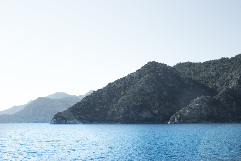 non-urban scene, beauty in nature, ocean, mountain range, remote, copy space, sky, scenics - nature, sea, water, mountains, nature, waterfront, clear sky