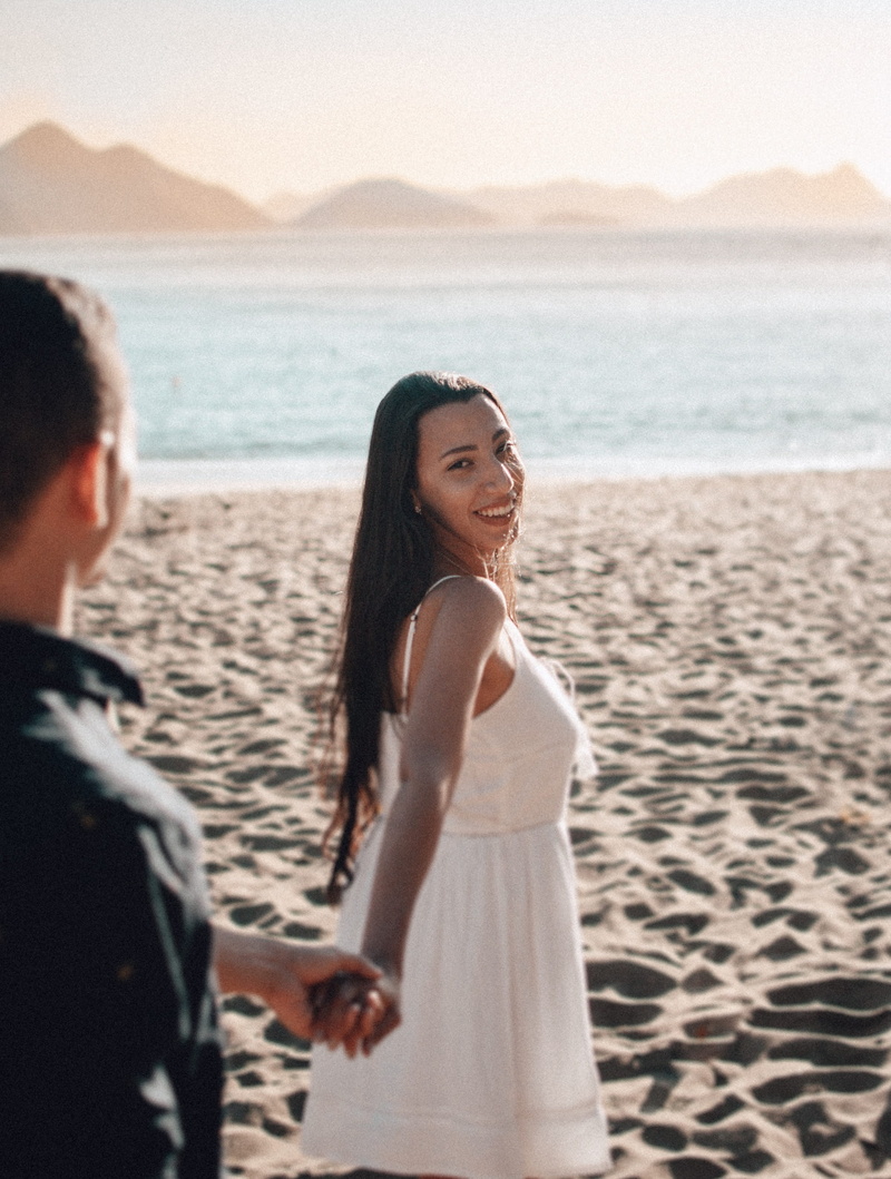 leisure activity, recreation, standing, scenics - nature, lady, holding hands, hands, 2K, people, two people, real people, love, leisure, daylight, romance