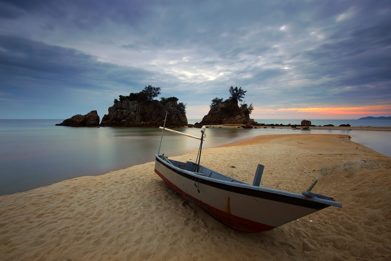 no people, fishing boat, low tide, idyllic, photography, clouds, mode of transportation, trees, horizon over water, vehicle, island, seascape, tranquil
