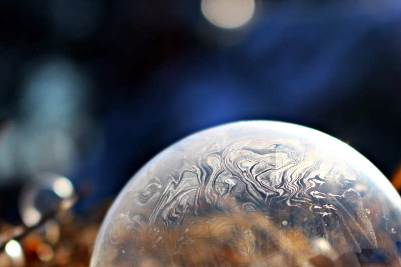 ze, bubble, shiny, floral pattern, frost, close-up, wintry, night, moon, 2K, seifenblase frozen, frost ball, frozen, copy space, ice ball, frozen ice crystals