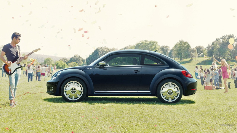 day, plant, transportation, clear sky, nature, casual clothing, field, 1080P, Volkswagen, real people, sky, motor vehicle, full length, one person, car