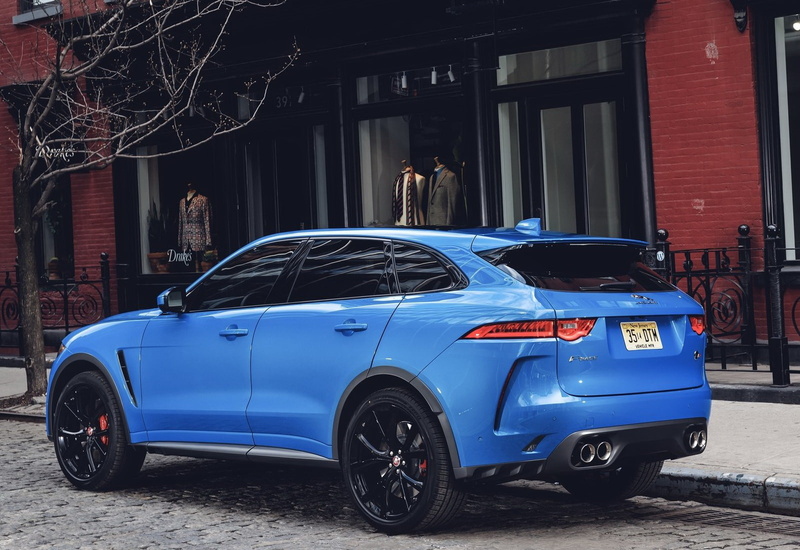building, stationary, svr, street, vintage car, building exterior, architecture, travel, blue, 720P, built structure, city, people, land vehicle, car