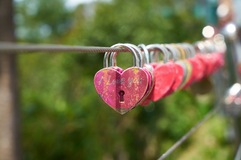metal, selective, luck, 5K, lock, focus, love lock, close-up, no people, heart, background, red, railing, love, hanging, day, color, shaped, rope, positive emotion