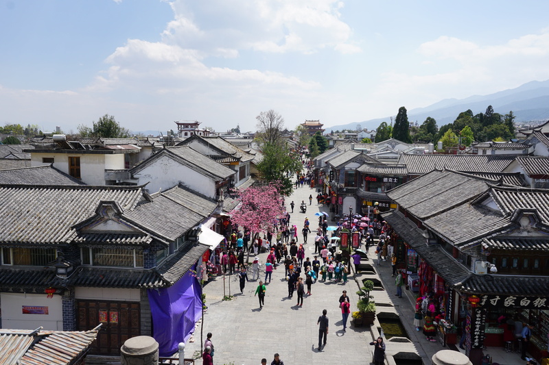 adult, lijiang, women, building, day, real people, roof, crowd, street, lifestyles, architecture, nature, old town, city, group of people, outdoors, walking