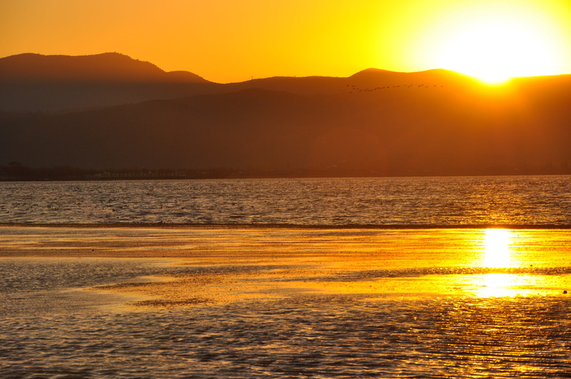 sunset, dusk, idyllic, no People, reflection, outdoors, mountain, nature, water, Lijiang, summer, beach, bright, color Image, beauty In Nature, China, pull the city sea