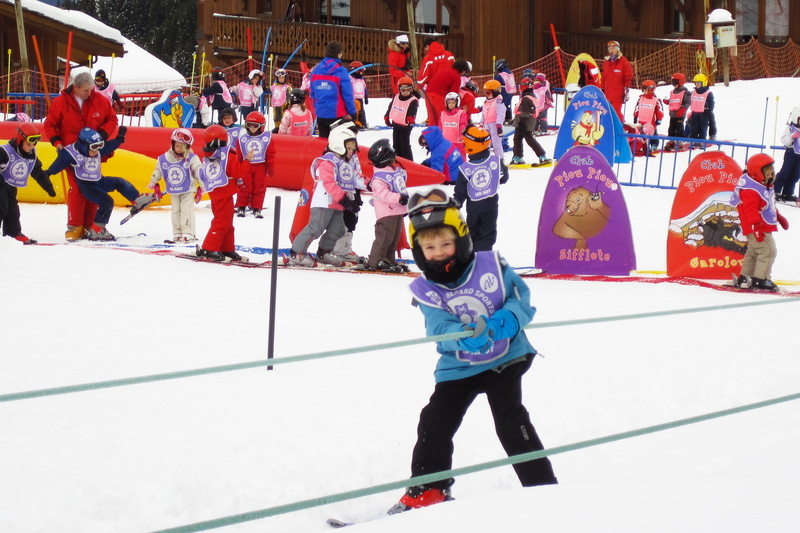 active, training, warm clothing, skier, school, practice, competition, childhood, Children, winter, outdoors, real people, kids, skiing, full length, leisure activity