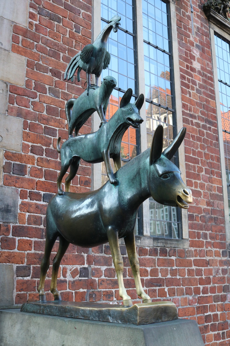 monument, saga, creativity, town musicians, mammal, brick wall, hahn, 5K, bremen town musicians, statue, landmark bremer, fairy tale, building exterior