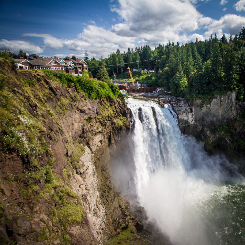 house, waterfall, sky, United States, landscape, nature, cloud, near, forest, falls, outlook, 2K, center, river, Seattle, tree, Snoqualmie, hotel, scenics
