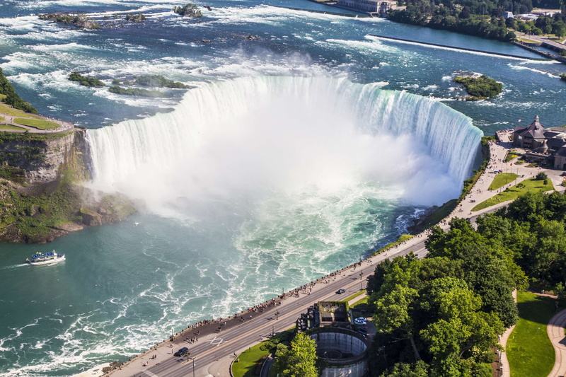 tourists, flow, water, tourist spot, tree, landmark, tour, travel destinations, nature, motion, city, horseshoe falls, geology, birds eye view, beach, plant