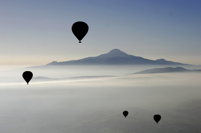 hot air balloons, simple, hot, sky, air vehicle, clear sky, transportation, landscape, mode of transportation, 2K, no people, mountain, white, simple background