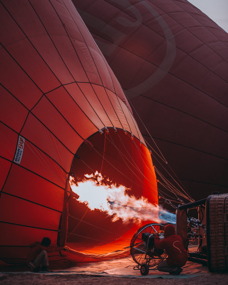 red, hot, burning, hot air balloon, moment, air, mode of transportation, people, 4K, floor, adventure, inflating, fire, real people, balloon, nature, transportation