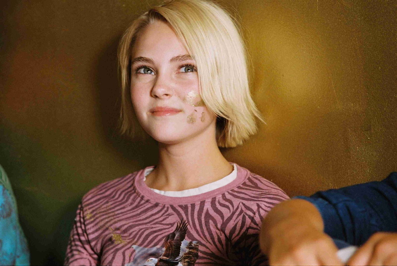 adult, crew, two people, casual clothing, contemplation, looking at camera, beauty, shirt, indoors, front view, Bridge to Terabithia, s, hair, leisure activity