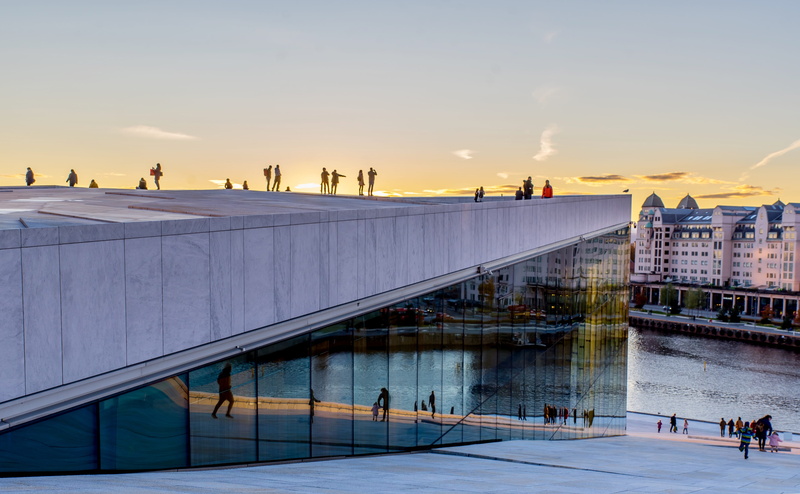 building exterior, architecture, group of people, outdoors, 5K, house, travel destinations, incidental people, standing, opera, top, sky, water, large group of people