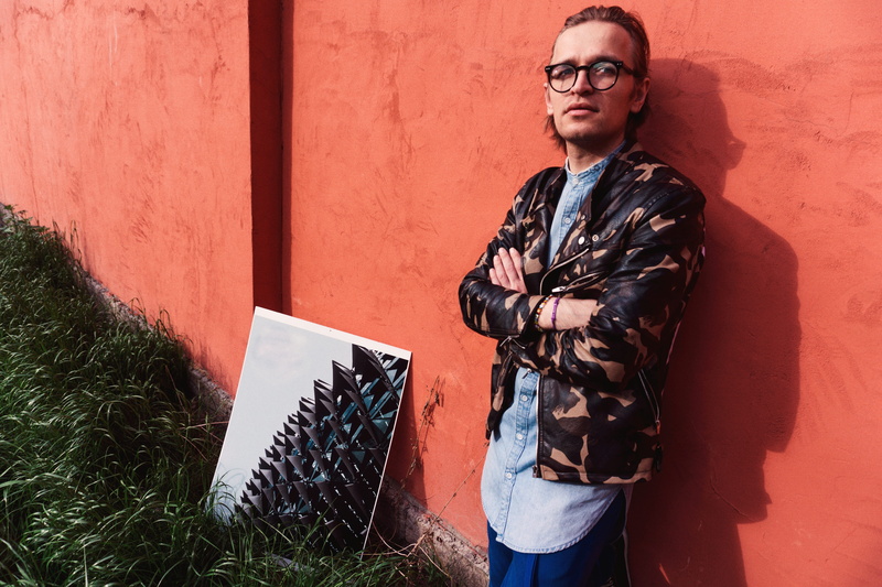man, built structure, saint petersburg, fashion, picture, eyeglasses, sunlight, cool, portrait, grass, wall, building exterior, one person, red, front view