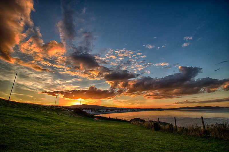 red sky, dusk, dramatic sky, idyllic, landscape, dawn, nature, beauty in nature, no people, tranquility, sea, tranquil scene, 2K, outdoors, cloud, grass
