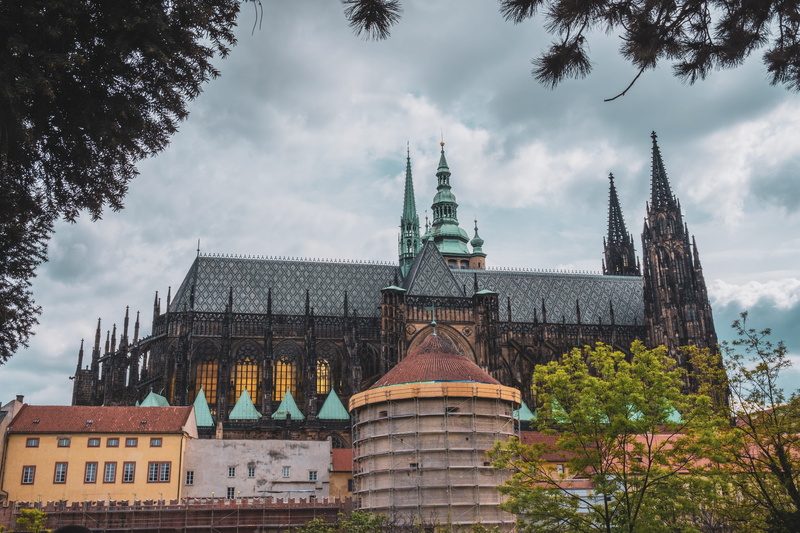 cloud - sky, nature, church, plant, urban, place of worship, 5K, town, tree, roof, built structure, architecture, travel, religion, prag, cathedral, travel destinations