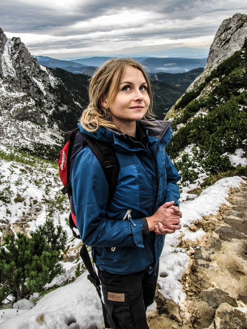 active, windbreaker, beauty in nature, winter, mountaineer, standing, peak, walk, mountaineering, adventure, happy, real people, smiling, leisure activity