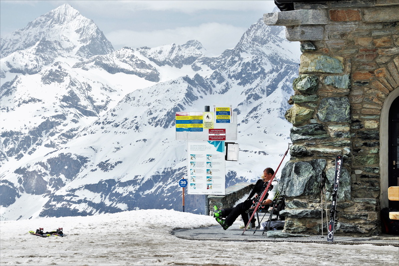 at the court of, nature, men, treatment, mountain, relax, sitting, white, view, sunny day, tourism, adult, day, building, alpine, the prospect of, mood