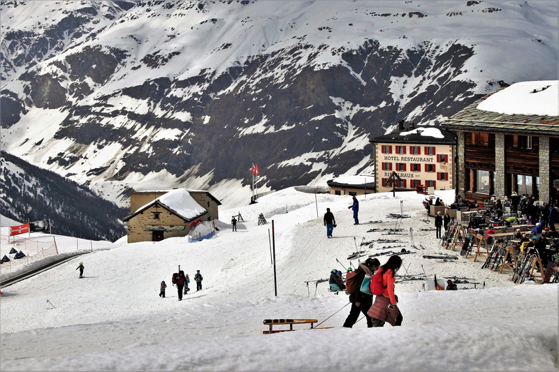 real people, woman, slope, built structure, the stage, frost, mountains, travel, the silhouette, panorama, tops, adventure, day, ski, mountaineering, active holidays