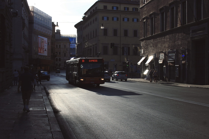 rom, public transportation, road, city, building, bus, track, 2K, land vehicle, italien, motor vehicle, outdoors, nature, built structure, city life, transportation
