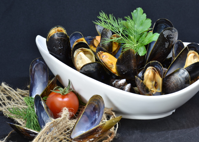 still life, herb, beside, 5K, table, vegetables, food, lunch, seafood, mussels, healthy, court, animal, tray, raw food, cooked, fresh, food and drink