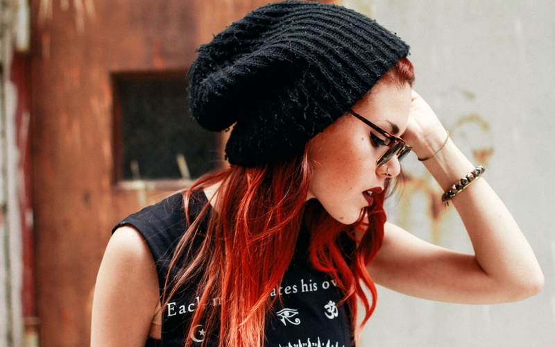 lifestyles, piercing, hat, casual clothing, long hair, red lipstick, hair, leisure activity, adult, young women, women, real people, 1080P, young adult