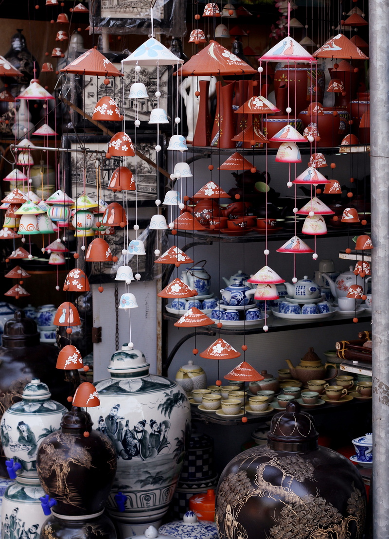 indoors, abundance, retail, retail display, Bat Trang, for sale, Shop, container, antique, Wall, variation, craft, market stall, collection, art and craft